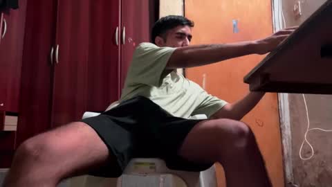 Snapshot of y0ungwithbrowndick chatting on 01.01.25 BROWN DICK online show from 01.01.25