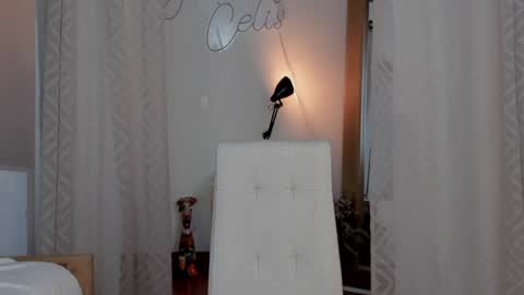 Snapshot of yandracelisoficial chatting on 01.05.25 YANDRA CELIS online show from 01.05.25