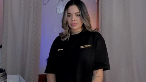 Snapshot of yandracelisoficial chatting on 01.14.25 YANDRA CELIS online show from 01.14.25