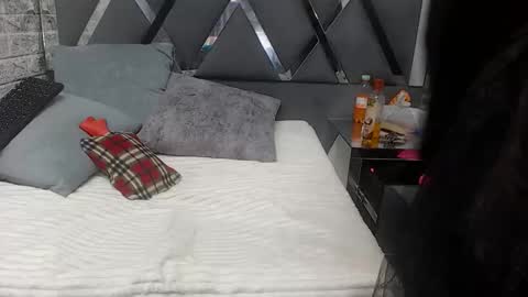 yanetrose online show from 12.15.25