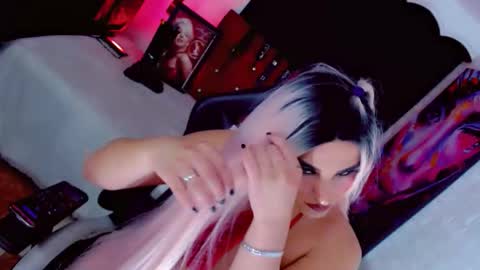 Snapshot of yarethrousss chatting on 02.06.26 yarethrousss online show from 02.06.26