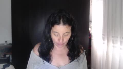 yasmin_love85 online show from 12.17.24