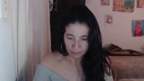 yasmin_love85 online show from 10.21.25