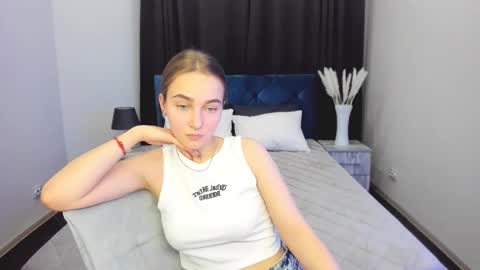 Snapshot of yasminasage chatting on 02.01.25 Yasmina online show from 02.01.25