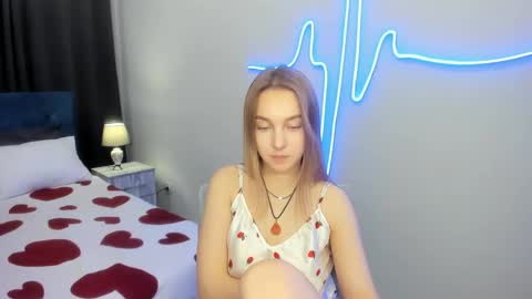 Snapshot of yasminasage chatting on 09.22.25 Yasmina online show from 09.22.25