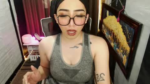 Snapshot of yassiered chatting on 05.17.26 yassiered online show from 05.17.26