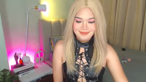 Snapshot of yazmin_shines chatting on 03.11.25 Yazzi online show from 03.11.25