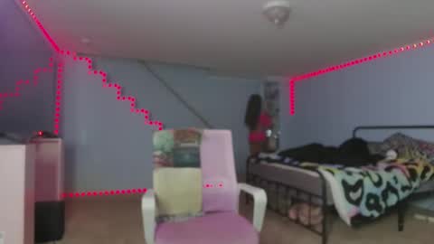 Yazmin Royal online show from 12.11.24