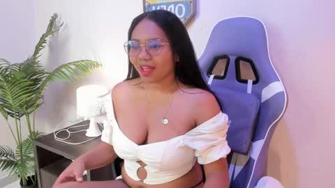 Snapshot of yeika_foxy chatting on 02.22.25 yeika_foxy online show from 02.22.25