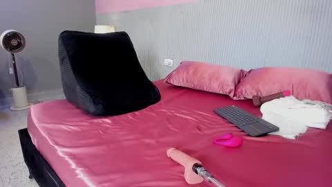 Snapshot of yeika_foxy chatting on 09.19.25 yeika_foxy online show from 09.19.25