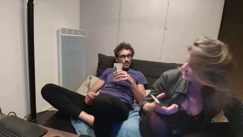 Snapshot of yelleornot chatting on 11.16.25 yelleornot online show from 11.16.25