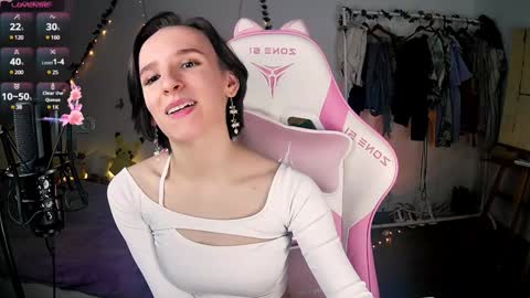 Snapshot of yellow_songbird chatting on 01.31.25 Liya online show from 01.31.25