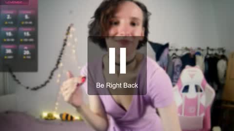 Snapshot of yellow_songbird chatting on 10.14.25 Liya online show from 10.14.25