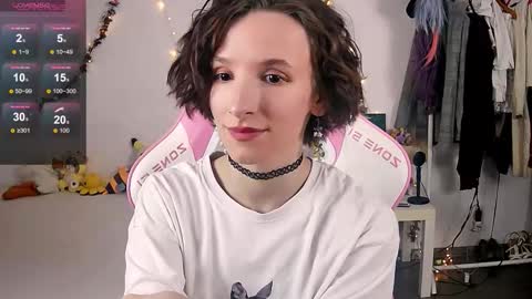 Snapshot of yellow_songbird chatting on 10.30.25 Liya online show from 10.30.25