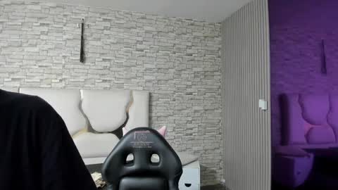 Snapshot of yenn_tay chatting on 05.13.26 ZAYDEN online show from 05.13.26
