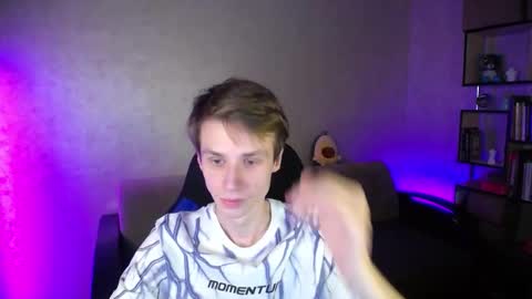 Snapshot of yes_cute_boy_ chatting on 10.20.25 Eden online show from 10.20.25