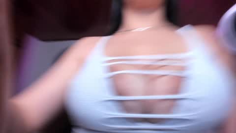 yesie_hot2 online show from 01.04.25