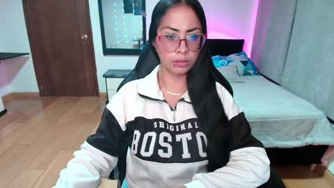 yesie_hot2 online show from 01.31.25