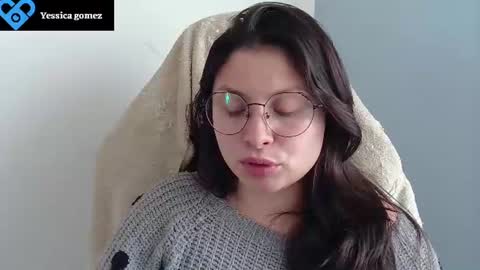 Snapshot of yessica_gomez01 chatting on 06.22.26 yessica_gomez01 online show from 06.22.26