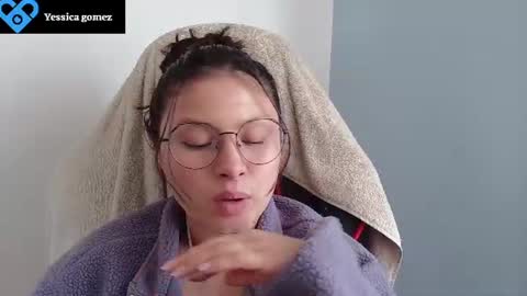 Snapshot of yessica_gomez01 chatting on 06.26.26 yessica_gomez01 online show from 06.26.26