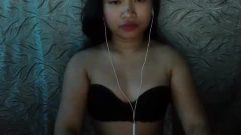 yhang_19 online show from 10.02.25