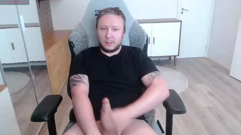 Snapshot of yhdxhy chatting on 05.03.26 James online show from 05.03.26