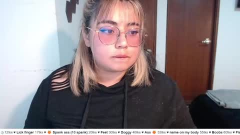 Snapshot of yini_angel07 chatting on 05.23.26 hii i am yini online show from 05.23.26