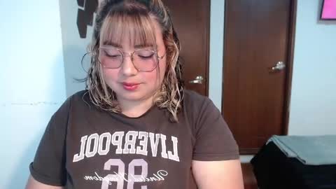 Snapshot of yini_angel07 chatting on 05.25.26 hii i am yini online show from 05.25.26