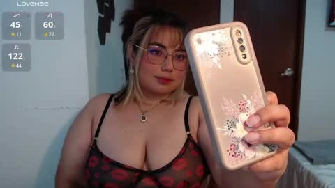 Snapshot of yini_angel07 chatting on 05.30.26 hii i am yini online show from 05.30.26