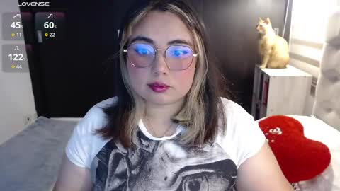 Snapshot of yini_angel07 chatting on 06.09.26 hii i am yini online show from 06.09.26