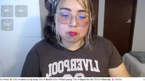 Snapshot of yini_angel07 chatting on 06.12.26 hii i am yini online show from 06.12.26