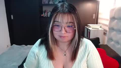 Snapshot of yini_angel07 chatting on 06.14.26 hii i am yini online show from 06.14.26