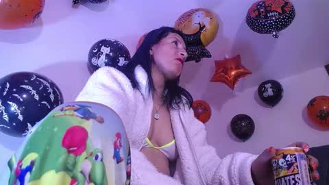 Yiny online show from 10.13.25