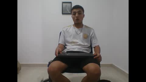 yissus_20 online show from 11.08.25