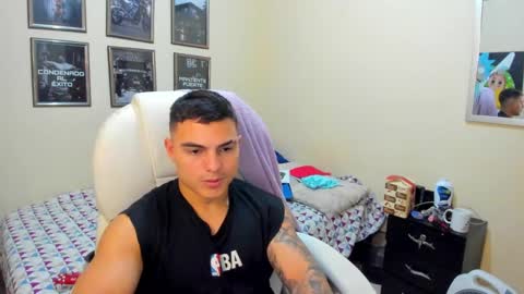 Snapshot of yker18 chatting on 12.28.24 yker online show from 12.28.24