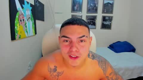 Snapshot of yker18 chatting on 01.28.25 yker online show from 01.28.25