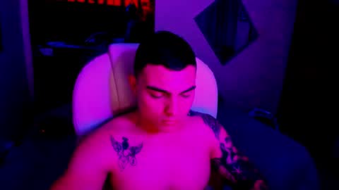 Snapshot of yker18 chatting on 11.10.25 yker online show from 11.10.25