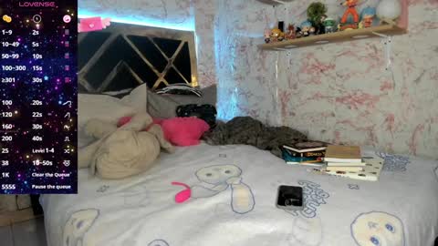 Snapshot of yluismag chatting on 12.17.24 lucy online show from 12.17.24