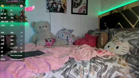 Snapshot of yluismag chatting on 09.10.25 lucy online show from 09.10.25