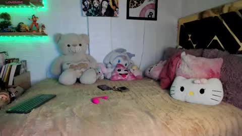 Snapshot of yluismag chatting on 09.27.25 lucy online show from 09.27.25