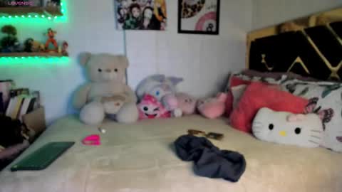 Snapshot of yluismag chatting on 09.28.25 lucy online show from 09.28.25