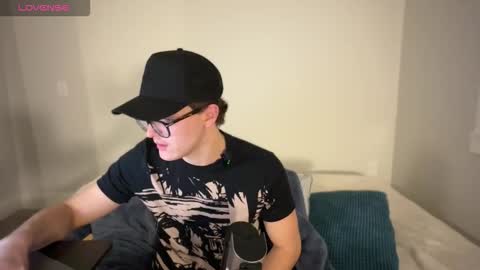 yngdesire1 online show from 03.17.26