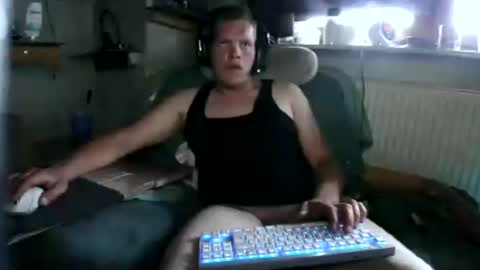 Snapshot of ynghotgerman92 chatting on 06.12.26 ynghotgerman92 online show from 06.12.26