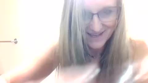 Snapshot of yogabuttttttt chatting on 11.25.25 yogabuttttttt online show from 11.25.25