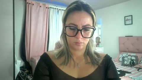 Snapshot of yokiko_daring chatting on 10.24.25 yokiko online show from 10.24.25