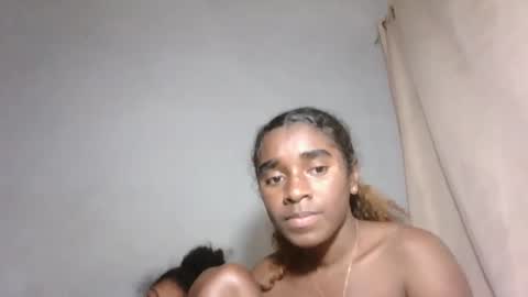 yolandrina05 online show from 10.10.25