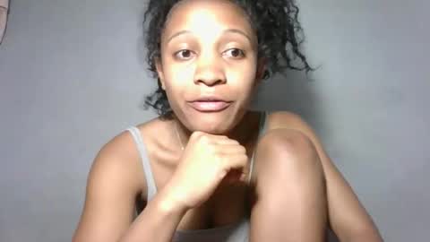 yolandrina05 online show from 10.15.25