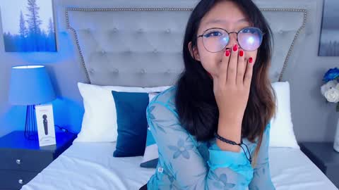 Yommi Winx online show from 01.31.25