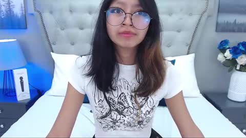 Yommi Winx online show from 03.11.25