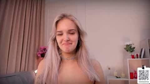 Elizabeth brunette -- Darline blonde  online show from 02.21.25